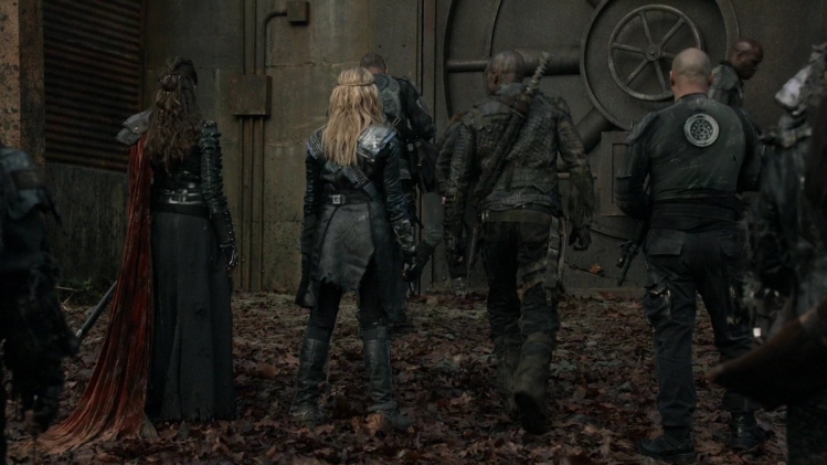 adc_tvshows_the100_215_058.jpg